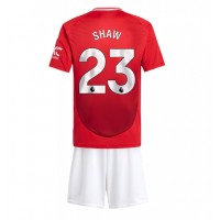 Echipament fotbal Manchester United Luke Shaw #23 Tricou Acasa 2024-25 pentru copii maneca scurta (+ Pantaloni scurti)